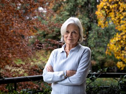 Ana María Stuven en su casa en Santiago (Chile).