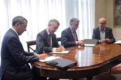 Firma del Plan de reactivación Económica en lehendakaritza