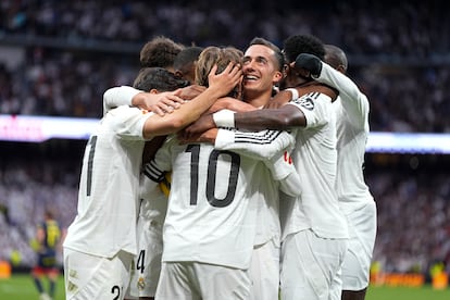 Los jugadores del Real Madrid celebran el primer gol ante el Girona.