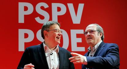 El secretario general del PSPV, Ximo Puig (a la izquierda), y el portavoz del PSOE en la Asamblea de Madrid, &Aacute;ngel Gabilondo. 
