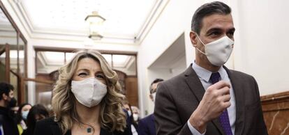 La vicepresidenta segunda del Gobierno y ministra de Trabajo y Economía Social, Yolanda Díaz, y el presidente del Gobierno, Pedro Sánchez.