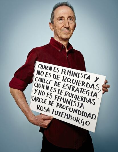 <p>José Ángel Lozoya (Valencia, 1951), educador sexual y agitador de toda la vida, se metió de lleno en la lucha feminista de los setenta cuando comenzó a practicar interrupciones del embarazo en su casa de Valencia. Entonces “te podían caer seis años por cada aborto”. Fue uno de los fundadores en 1980 de la Clínica Los Naranjos de Sevilla, la primera en realizar abortos en Andalucía, cerrada a los 10 meses. Hoy Lozoya es uno de los principales miembros del Foro Hombres por la Igualdad. Siguen siendo muy pocos, aunque han ganado visibilidad en las últimas décadas. “Mi madre, Marina Gómez, siempre trabajó fuera de casa. En 1970 mi padre y ella sufrieron un atentado por su activismo, y se compró una pistola. Nos enseñó que las tareas domésticas eran responsabilidad de todos. Y siendo católica practicante, firmó a favor del aborto y me apoyó cuando supo que yo los hacía”. </p><p>Lo mejor que pueden hacer los hombres es “ser consecuentes: ponerse el delantal, cuidar de los dependientes y los mayores, y además reivindicarlo. El neomachismo ha calado por olvidarnos de concienciar a los hombres. Muchos de ellos no se identifican como feministas porque les cuesta renunciar a sus privilegios. Hay que instaurar la baja por paternidad obligatoria”. Cuando habla de coherencia, se refiere a todos los aspectos: “¿Cómo es un hombre en la cama? Pues igual que fuera de ella”, ilustra sonriente. Lozoya cuenta la lucha de las españolas de la Transición y la suya propia en su nuevo libro <i>El aborto: historias de combate y resistencia </i>(Fundación Iniciativa Social). </p>