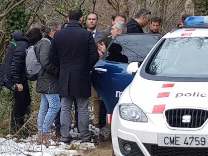 Magentí fumant-se un cigarro durant la reconstrucció del doble crim.