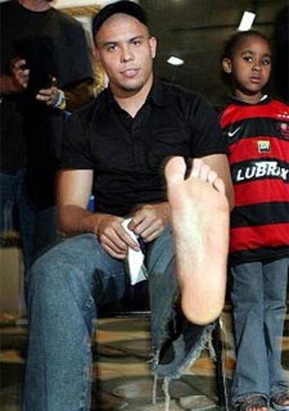 Ronaldo ha dejado la huella de sus pies en el estadio 
Maracan, en Rio de Janeiro.