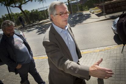 L'últim alcalde de Barcelona, Xavier Trias (CiU), s'acomiada després de la fotografia de família dels candidats al Velòdrom d'Horta.