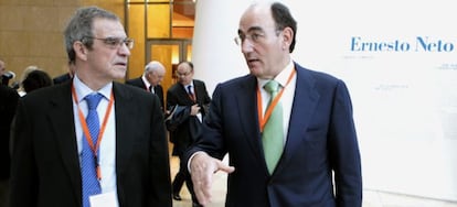 Los presidentes de Telef&oacute;nica (C&eacute;sar Alierta) e Iberdrola (Ignacio S&aacute;nchez Gal&aacute;n), en el Foro Global Espa&ntilde;a, celebrado en 2014.