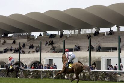 Arranque, ayer, de la temporada en el hipódromo.