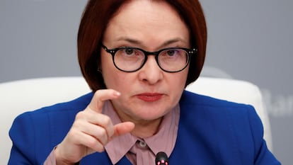 La gobernadora del Banco Central de Rusia, Elvira Nabiúllina, en un rueda de prensa en Moscú.