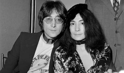 John Lennon y Yoko Ono.