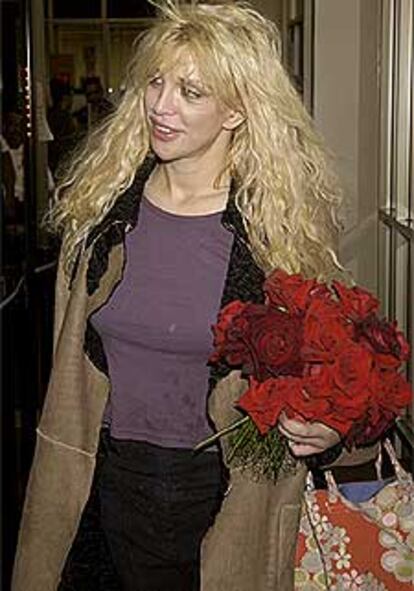 Courtney Love, a su llegada a la corte municipal de Beverly Hills, donde se declaró inocente de la acusación de tomar sustancias prohibidas.
