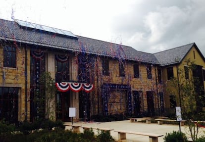 Fachada de la biblioteca presidencial a George Washington en Mount Vernon (Virginia)