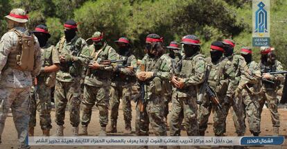 El grupo cercano a Al Qaeda, Hay'at Tahrir al-Sham, en Idlib(siria) en agosto de 2018. 