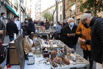 Un puesto de antigüedades en el Rastro, en noviembre de 2020.