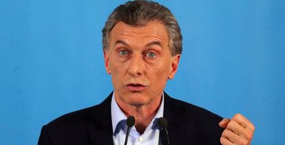 El presidente argentino, Mauricio Macri, anuncia medidas para contener la devaluación del peso.