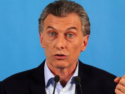 El presidente argentino, Mauricio Macri, anuncia medidas para contener la devaluación del peso.