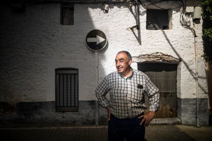Ernesto Belmonte, vecino del municipio de Valdecaballeros, trabajó en la construcción de la central nuclear con su padre antes de su paralización definitiva en 1994.