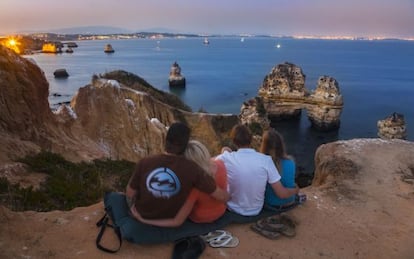 Atardecer en la costa cercana a Lagos, en el Algarve (Portugal).