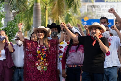 Evelyn Salgado candidata de Morena y Felix Salgado Macedonio celebran la victoria en las elecciones de Guerrero.

