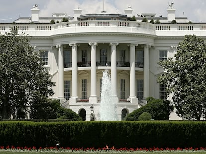 Exterior sur de la Casa Blanca, en Washington. Es tal vez el edificio gubernamental más famoso del mundo.