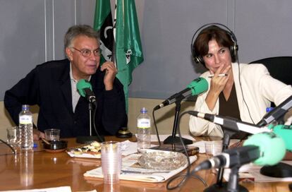 El expresidente del Gobierno, Felipe González, durante una entrevista en profundidad con la periodista Concha García Campoy, dentro del programa "Hoy es domingo" de Onda Cero en octubre del 2000.