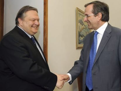 Antonis Samar&aacute;s se reune con el l&iacute;der del Pasok, Evangelos Venizelos, el d&iacute;a despu&eacute;s de las elecciones