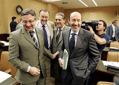 Los socialistas José Blanco, Álvaro Cuesta, Diego López Garrido y Alfredo Pérez Rubalcaba, en el Congreso.