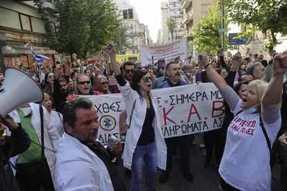 Manifestación de sanitarios y empleados publicos de hospitales contra la degradación de sus puestos de trabajo, el 21 de octubre de 2021.