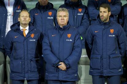 Guus Hiddink, en el centro, acompañado de Danny Blind y Ruud Van Nistelrooy.