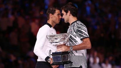 Nadal e Federer depois da final do Aberto da Austrália.