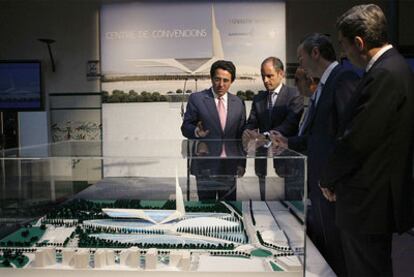 Calatrava (left) and Camps during the presentation of the Castellón project.