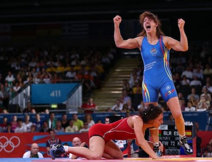 Basque wrestler Maider Unda celebrates her bronze-medal performance.