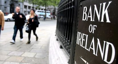 Vista del exterior del Bank of Ireland en Dublín (Irlanda).