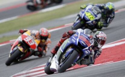 Lorenzo, Márquez y Rossi, en las primeras vueltas.