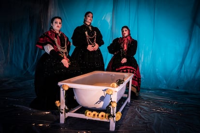 Sabela Maneiro, Aida Tarrío y Olaia Maneiroson Tanxugueiras.