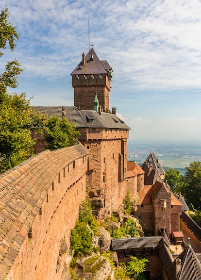 Castillo de Haut-Koenigsbourg, en lo alto del boscoso monte Stophanberch.