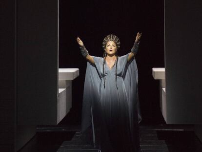 Anna Netrebko durante la obra 'Aida', en Salzburgo.