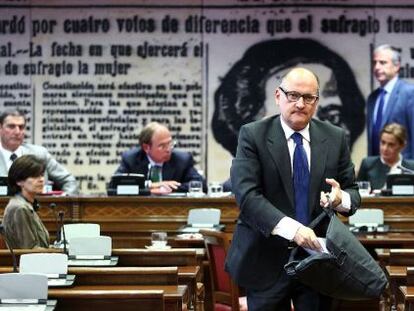 Cobos, durante su examen en el Senado en noviembre de 2010 para ser magistrado del Constitucional, en el que omitió su militancia en el PP.