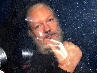 O fundador do WikiLeaks, Julian Assange, depois de sua prisão em Londres.