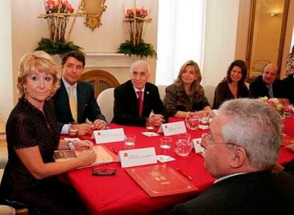 Aguirre preside la reunión constitutiva de la Fundación Dos de Mayo, Nación y Libertad.
