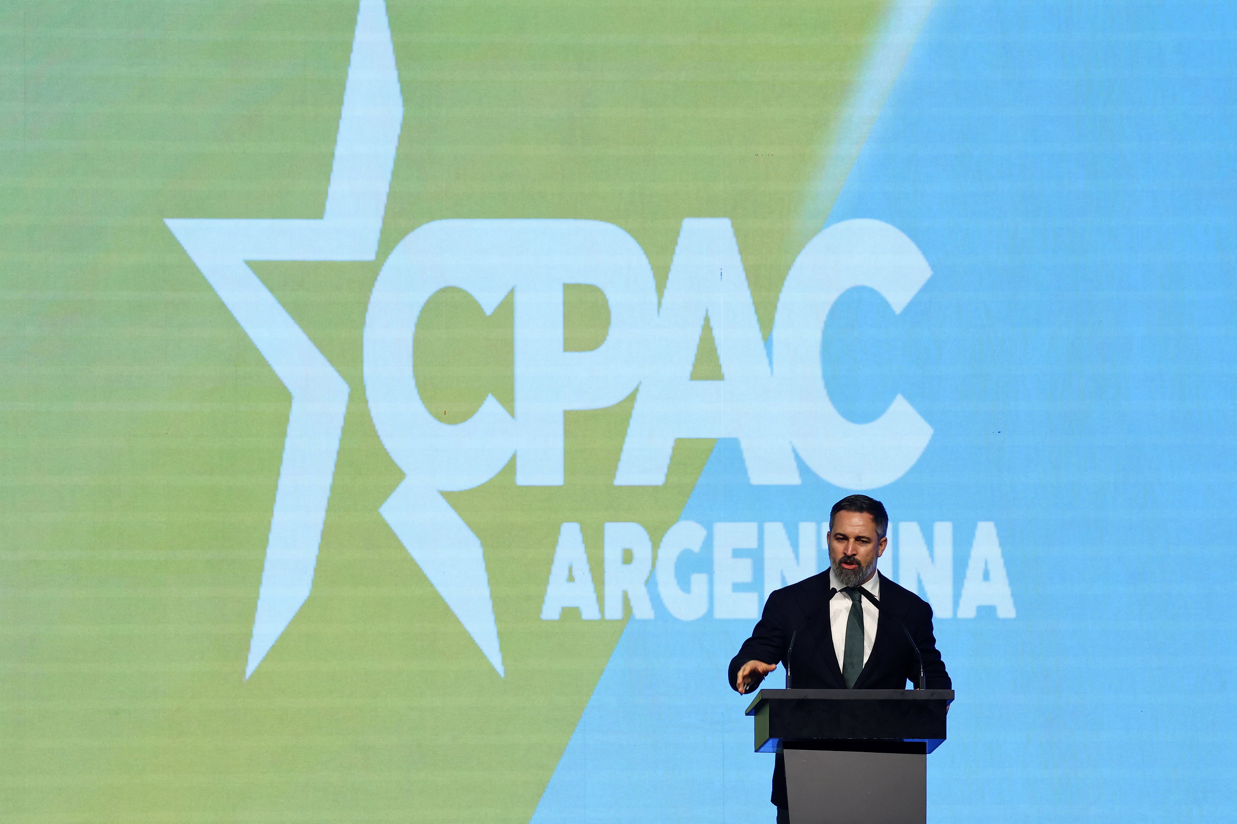 El órdago de Abascal a Feijóo: conmigo o con Sánchez