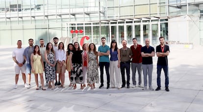 Foto del Centro Nacional de Investigación Cardiovascular, en la que aparece el equipo que investiga la relación de la flora intestinal con la aterosclerosis.