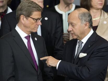 El ministro de Exteriores alemán, Guido Westerwelle (izquierda), y su homólogo francés, Laurent Fabius, este martes en Berlín.