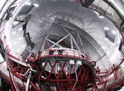 Pulido de los segmentos del espejo del gran telescopio de Canarias.