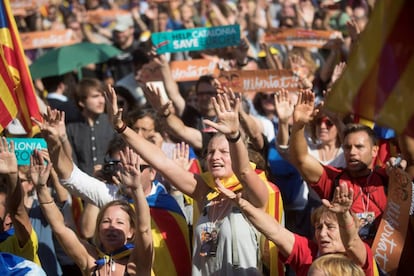 Concentración en las puertas del parque de la Ciutadella de Barcelona.