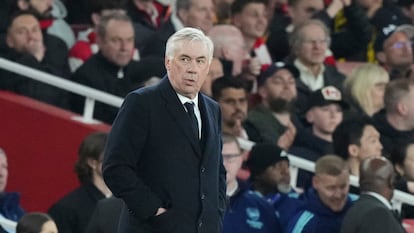 Carlo Ancelotti, en la banda del Emirates durante la disputa del choque ante el Arsenal.