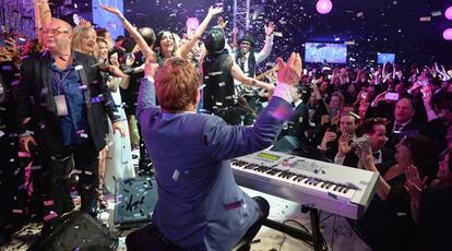 Elton John, en la fiesta que organizó después de los premios Oscar en 2015.