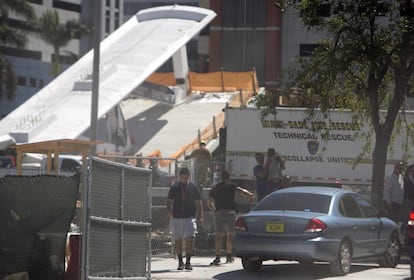 Al menos media docena de personas han sido trasladadas al hospital Kendall Regional Medical Center.