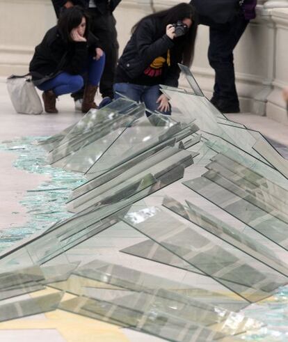 Obra "Herida Alpina" en el Palacio de Cristal.