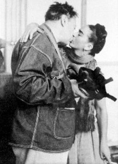 Frida y Diego, en la casa de San Ángel, en una fotografía de Nickolas Muray (1938).