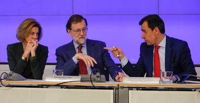 Maria Dolores de Cospedal, Mariano Rajoy, y Martinez Maillo este lunes.